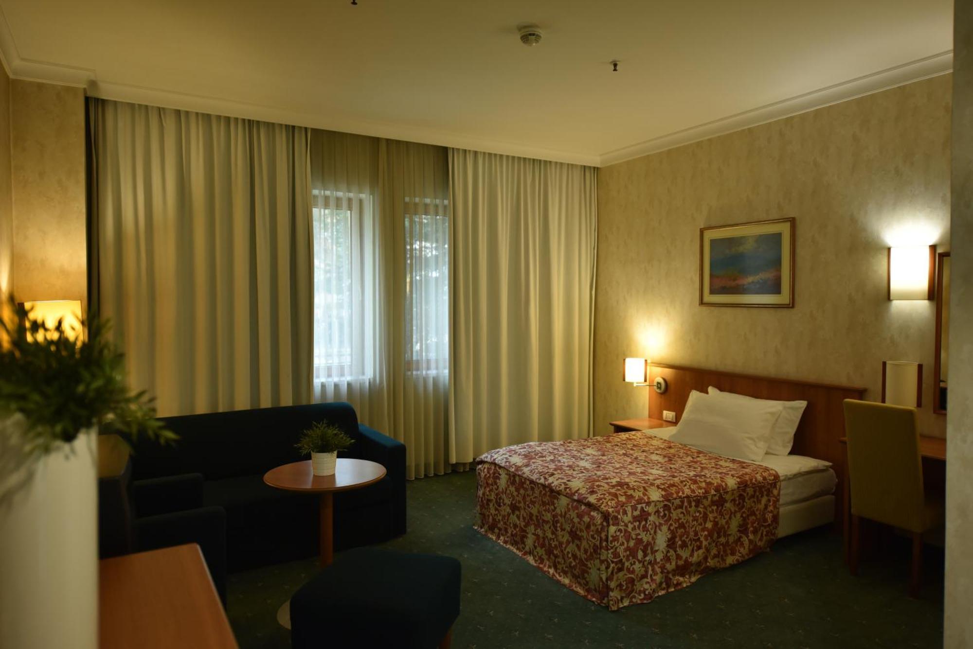 Hotel Karpos Skopje Zimmer foto