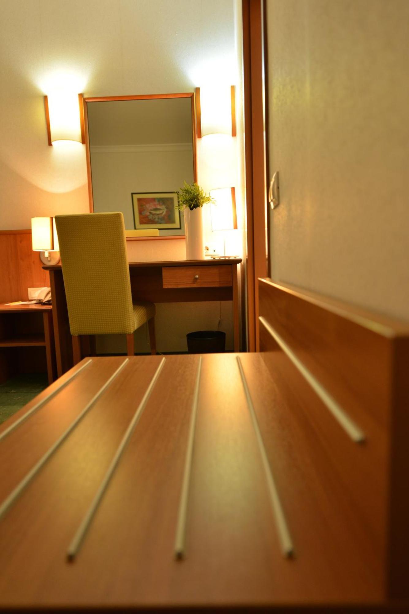 Hotel Karpos Skopje Zimmer foto