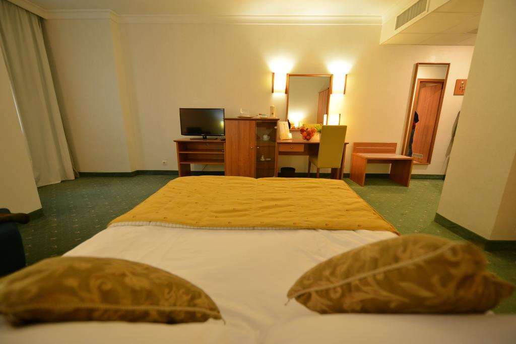 Hotel Karpos Skopje Zimmer foto