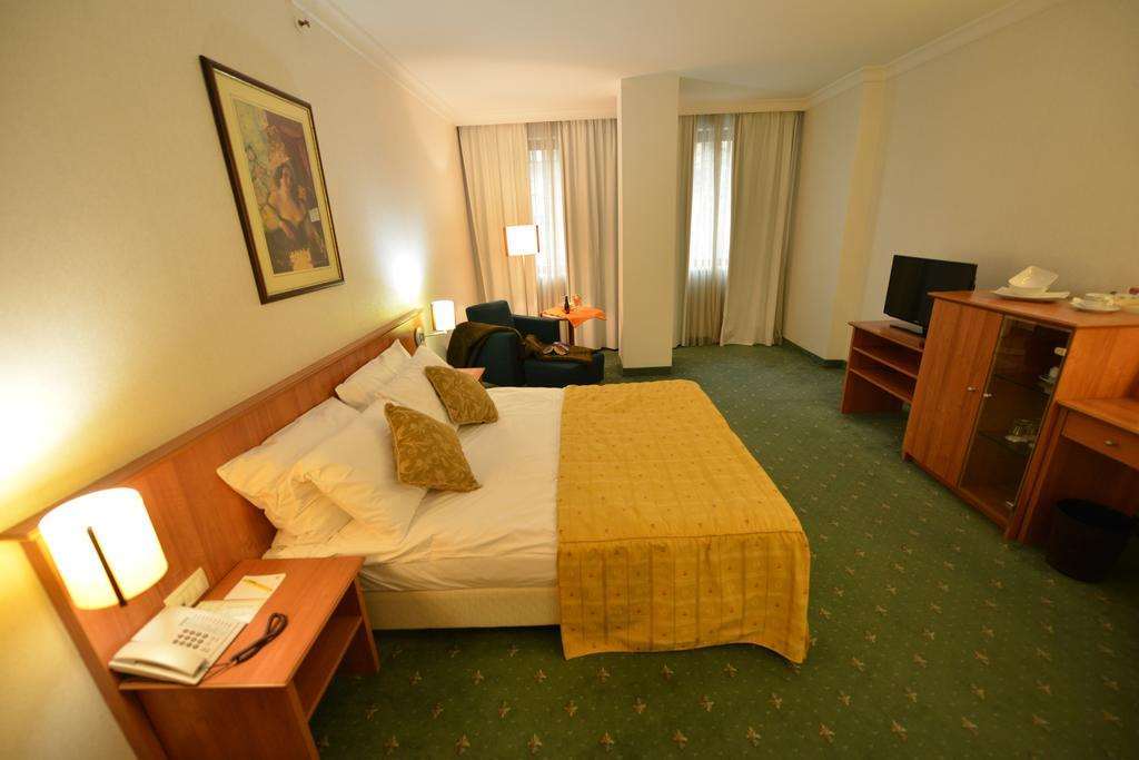 Hotel Karpos Skopje Zimmer foto