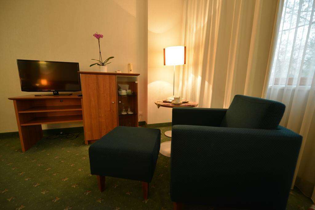 Hotel Karpos Skopje Zimmer foto