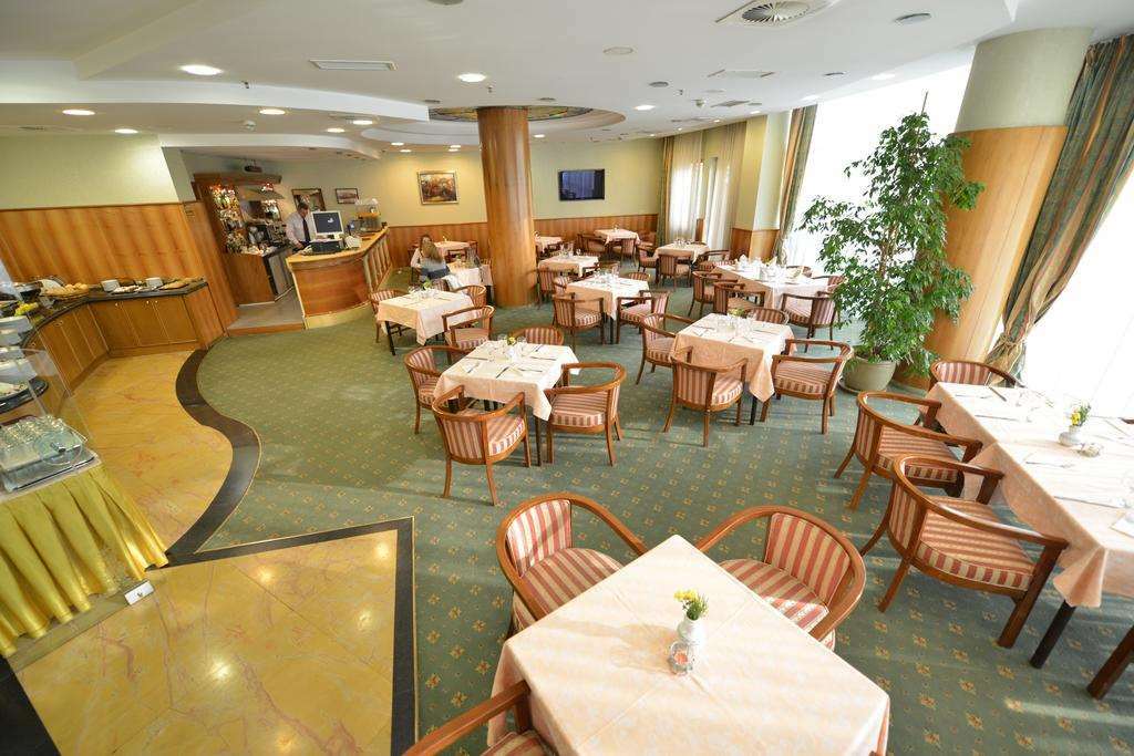 Hotel Karpos Skopje Restaurant foto
