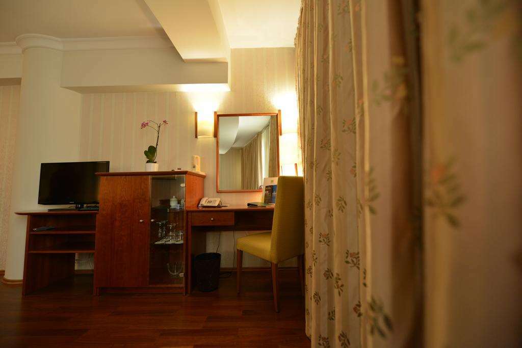 Hotel Karpos Skopje Zimmer foto